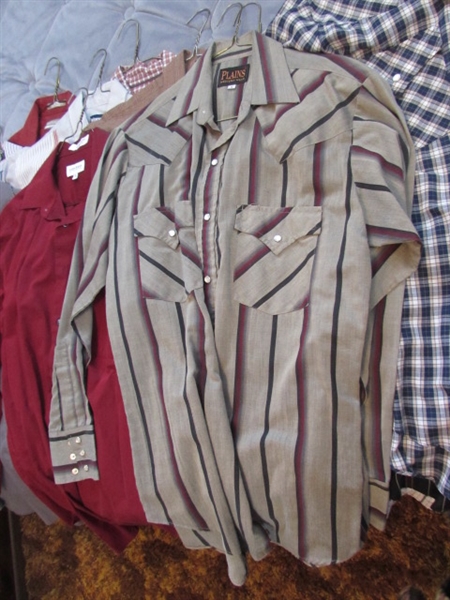 MEN'S SMALL/MEDIUM LONG SLEEVE BUTTON DOWN SHIRTS