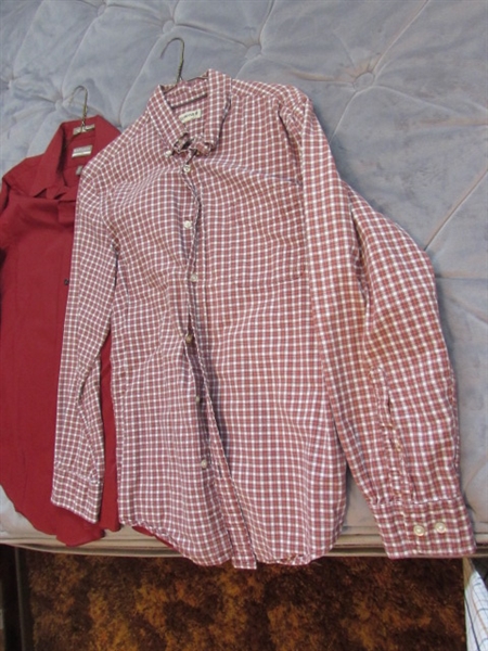 MEN'S SMALL/MEDIUM LONG SLEEVE BUTTON DOWN SHIRTS