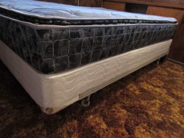 QUEEN MATTRESS/BOX SPRINGS W/WOOD HEADBOARD FRAME