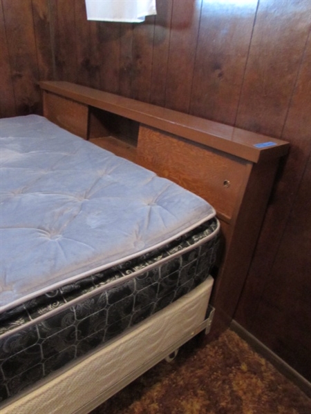 QUEEN MATTRESS/BOX SPRINGS W/WOOD HEADBOARD FRAME