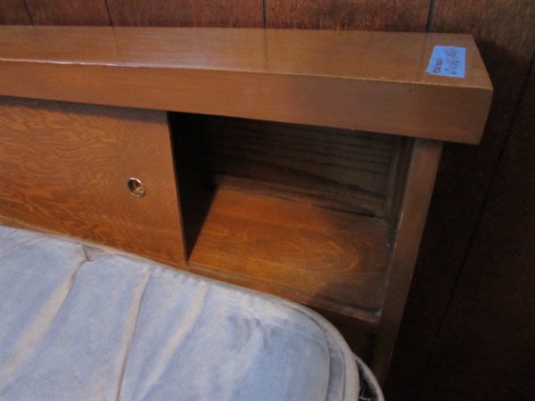 QUEEN MATTRESS/BOX SPRINGS W/WOOD HEADBOARD FRAME