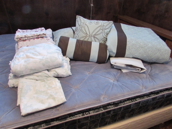 QUEEN COMFORTER SET & FLANNEL SHEET SETS