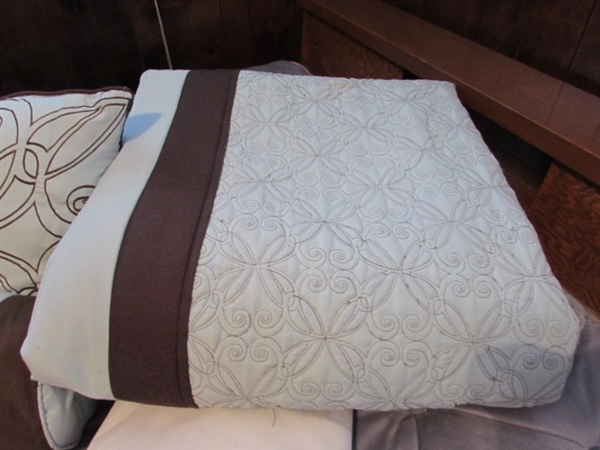 QUEEN COMFORTER SET & FLANNEL SHEET SETS