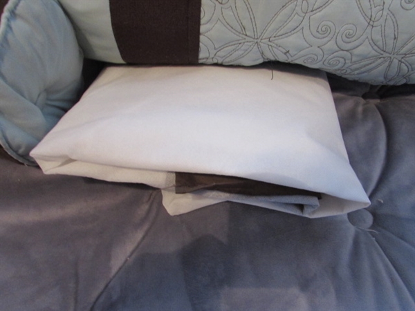 QUEEN COMFORTER SET & FLANNEL SHEET SETS