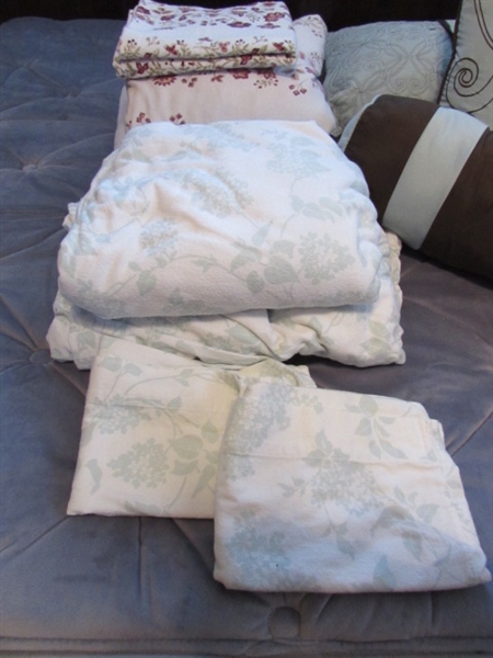 QUEEN COMFORTER SET & FLANNEL SHEET SETS