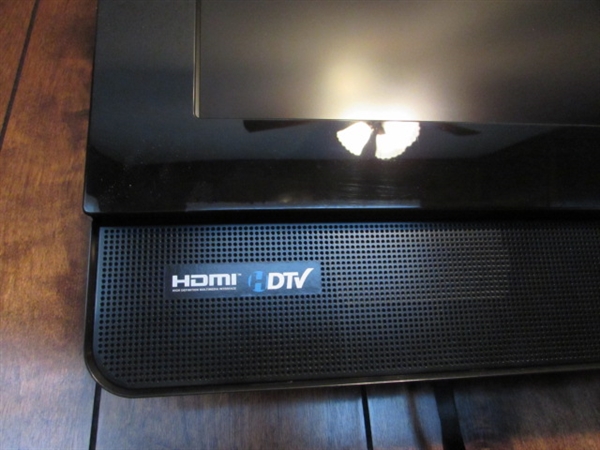 37 VIZIO FLAT SCREEN TV WITH WALL MOUNT