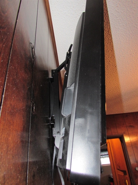 37 VIZIO FLAT SCREEN TV WITH WALL MOUNT