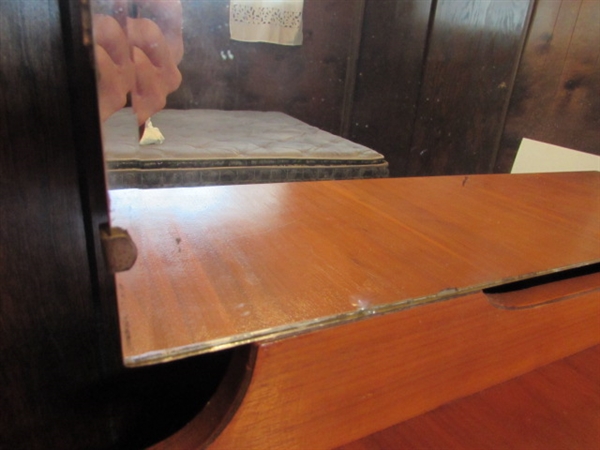 VINTAGE 6-DRAWER DRESSER W/BEVELED EDGE MIRROR (HAS CORNER DAMAGE ON MIRROR)