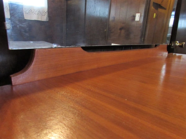 VINTAGE 6-DRAWER DRESSER W/BEVELED EDGE MIRROR (HAS CORNER DAMAGE ON MIRROR)