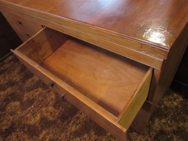 VINTAGE 6-DRAWER DRESSER W/BEVELED EDGE MIRROR (HAS CORNER DAMAGE ON MIRROR)