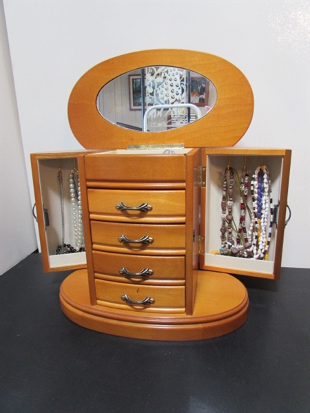 JEWELRY BOX WITH FASHION JEWELRY