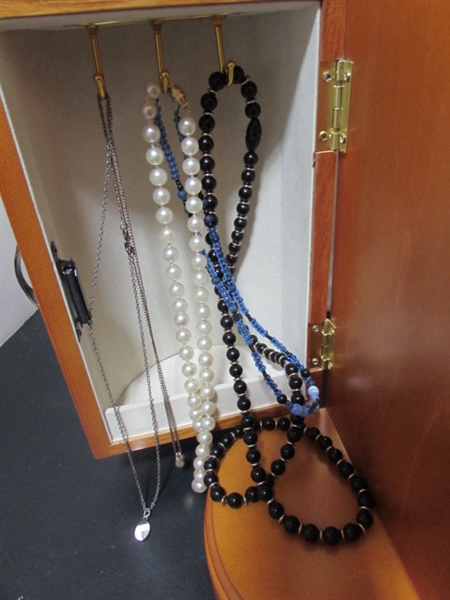 JEWELRY BOX WITH FASHION JEWELRY