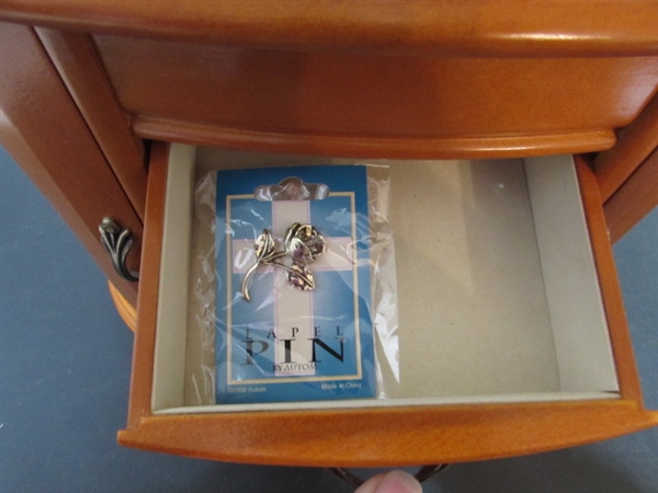 JEWELRY BOX WITH FASHION JEWELRY
