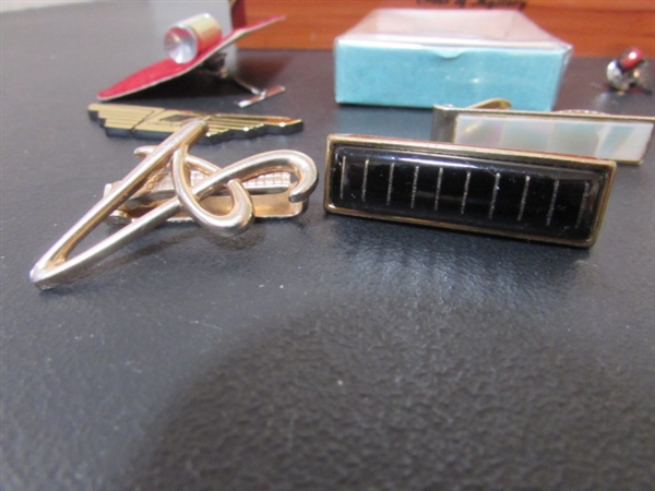 REDWOOD BOX WITH MEN'S ACCESSORIES - CUFFLINKS, TIE CLIPS & MORE