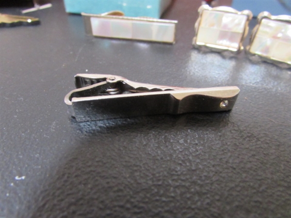 REDWOOD BOX WITH MEN'S ACCESSORIES - CUFFLINKS, TIE CLIPS & MORE