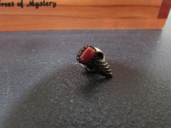 REDWOOD BOX WITH MEN'S ACCESSORIES - CUFFLINKS, TIE CLIPS & MORE