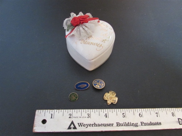 VINTAGE BROWNIE, GIRL SCOUT & RESTAURANT LAPEL PINS IN A HEART SHAPED TRINKET BOX
