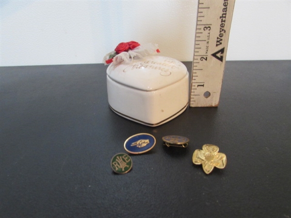 VINTAGE BROWNIE, GIRL SCOUT & RESTAURANT LAPEL PINS IN A HEART SHAPED TRINKET BOX