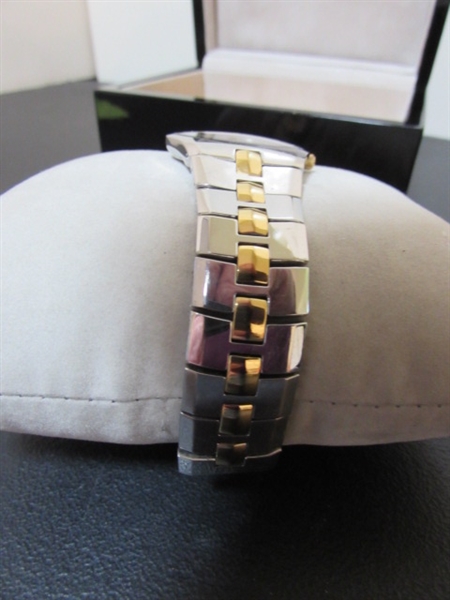 MEN'S ACCUTRON WRIST WATCH WITH 2-TONE BAND - UNTESTED