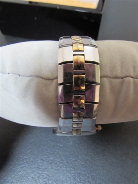 MEN'S ACCUTRON WRIST WATCH WITH 2-TONE BAND - UNTESTED