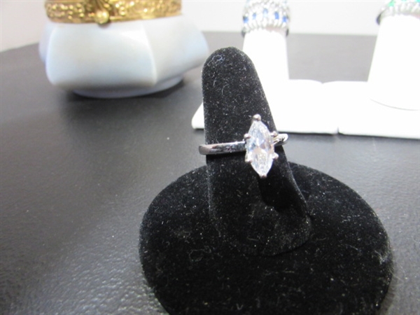 SMALL TRINKET BOX WITH FASHION JEWELRY - RINGS - SMALL