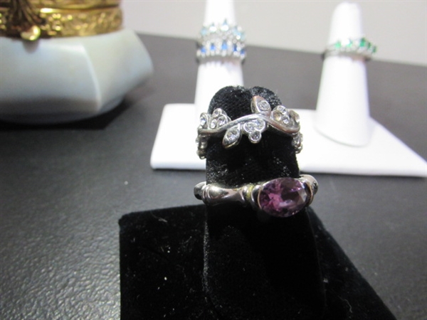 SMALL TRINKET BOX WITH FASHION JEWELRY - RINGS - SMALL