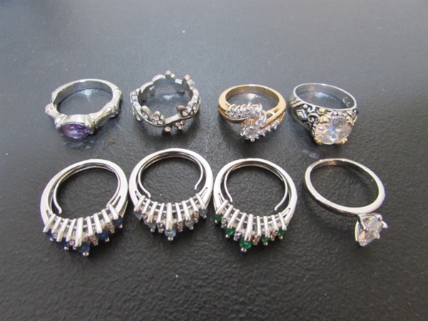 SMALL TRINKET BOX WITH FASHION JEWELRY - RINGS - SMALL