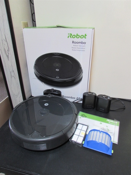 iROBOT ROOMBA VACUUM - WORKS