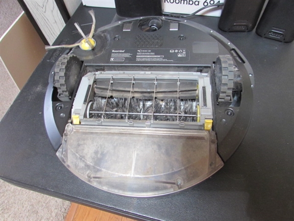 iROBOT ROOMBA VACUUM - WORKS