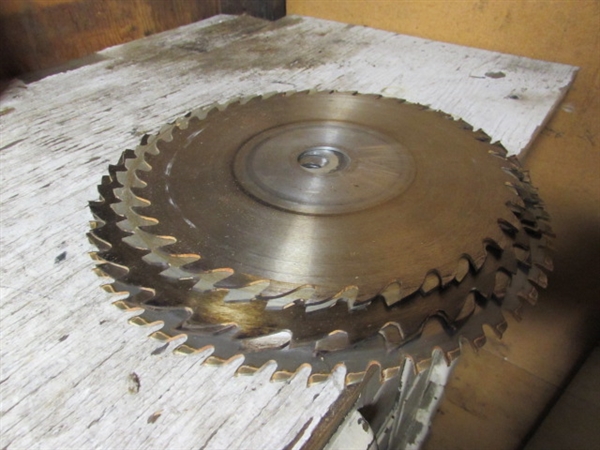 VINTAGE CRAFTSMAN TABLE SAW ON STAND WITH EXTRA BLADES - WORKS