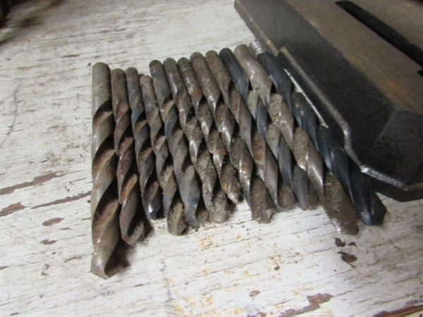 5-SPEED BENCHTOP DRILL PRESS - WORKS - NEEDS A NEW ON/OFF SWITCH