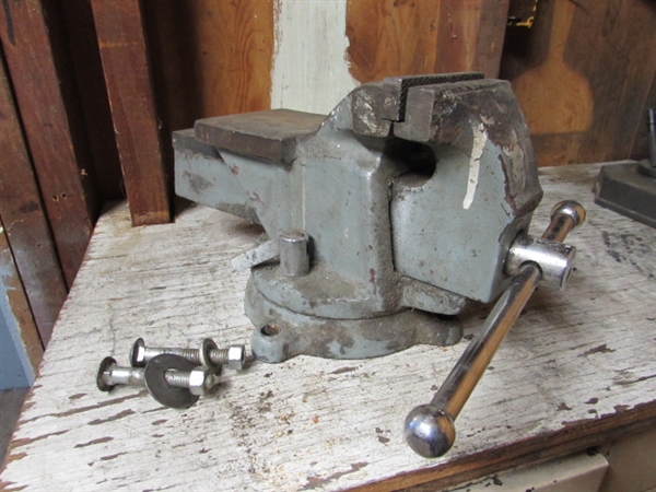 4 OLYMPIA BENCH VISE WITH ANVIL