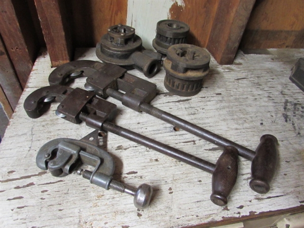 PIPE CUTTERS & PIPE THREADERS