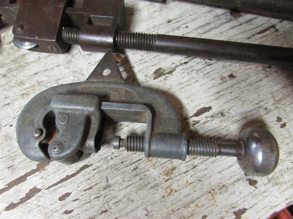 PIPE CUTTERS & PIPE THREADERS