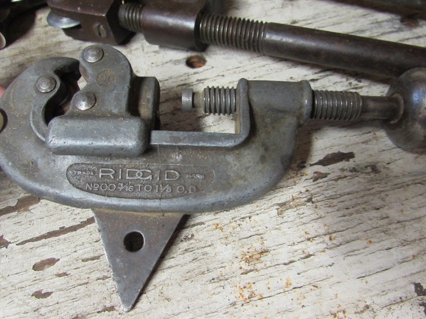 PIPE CUTTERS & PIPE THREADERS