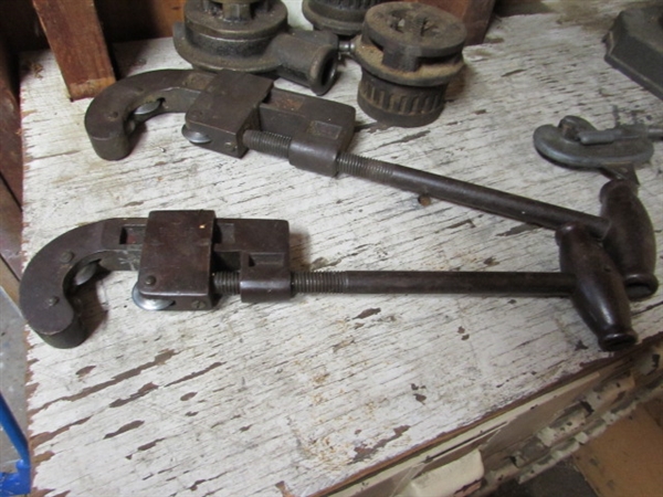 PIPE CUTTERS & PIPE THREADERS
