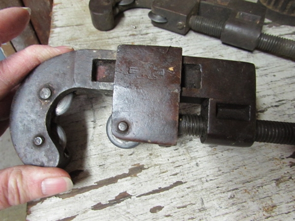 PIPE CUTTERS & PIPE THREADERS