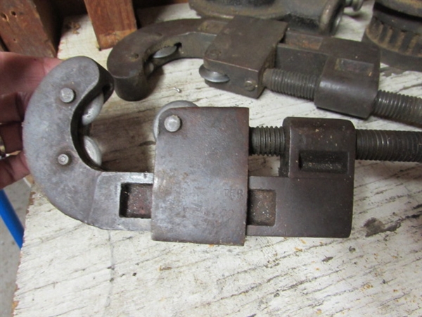PIPE CUTTERS & PIPE THREADERS