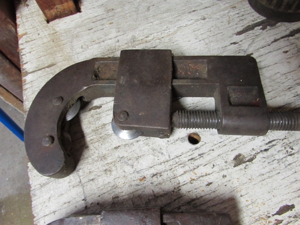 PIPE CUTTERS & PIPE THREADERS