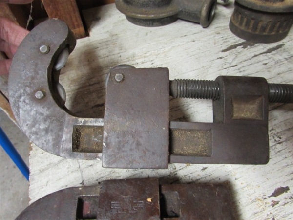 PIPE CUTTERS & PIPE THREADERS
