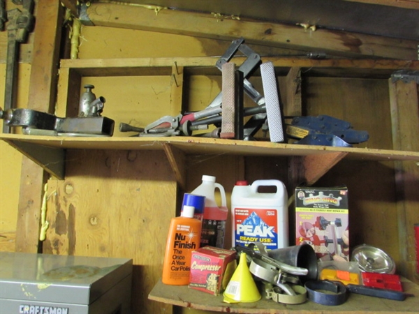 LARGE ASSORTMENT OF AUTOMOTIVE RELATED ITEMS