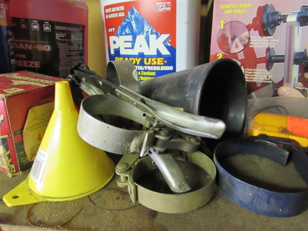 LARGE ASSORTMENT OF AUTOMOTIVE RELATED ITEMS