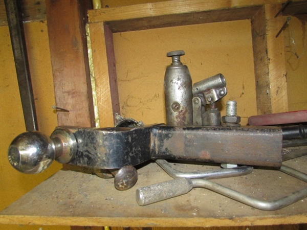 LARGE ASSORTMENT OF AUTOMOTIVE RELATED ITEMS