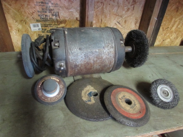 VINTAGE BENCH GRINDER WITH GRINDING WHEELS & A WIRE WHEEL (WORKS)