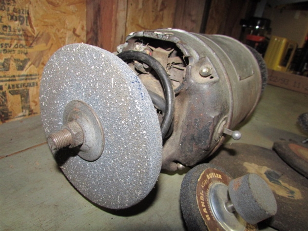 VINTAGE BENCH GRINDER WITH GRINDING WHEELS & A WIRE WHEEL (WORKS)