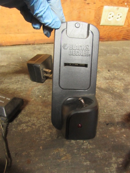 CORDLESS SCREWDRIVER & BITS & CORDLESS HANDISAW (BOTH WORK)