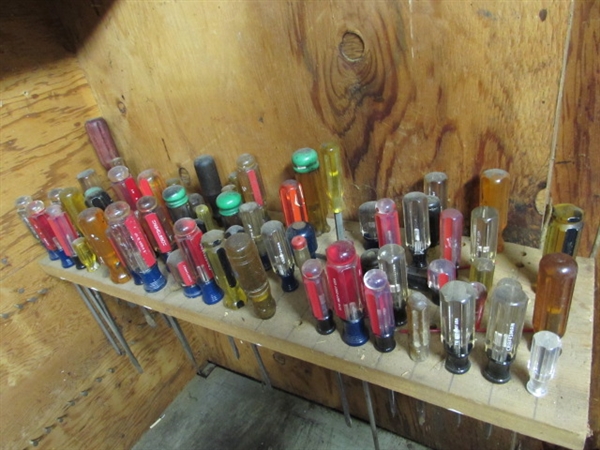 ASSORTED SCREWDRIVERS