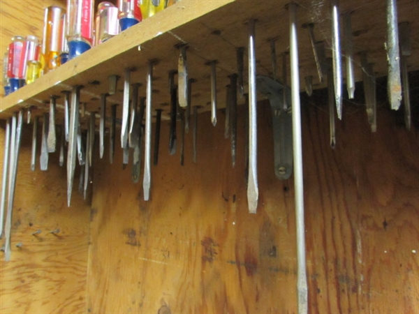 ASSORTED SCREWDRIVERS