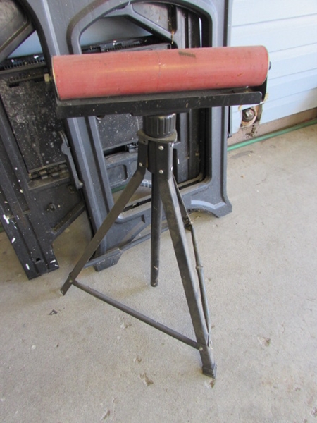3 FOLDING SAWHORSES & ROLLER STAND