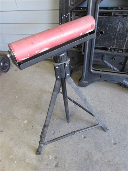 3 FOLDING SAWHORSES & ROLLER STAND